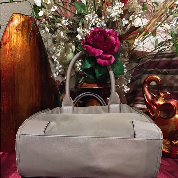 Tory Burch Elegant Gray Tote - Picture 3 of 11